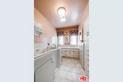 118 N Evergreen St, Toluca Lake, CA 91505 - Photo 15