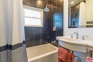 2215 W 36th St, Los Angeles, CA 90018 - Photo 17