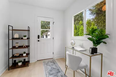 1343 Carmona Ave, Los Angeles, CA 90019 - Photo 15