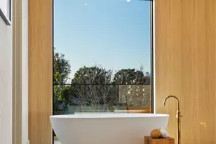 565 Toyopa Dr, Pacific Palisades, CA 90272 - Photo 31