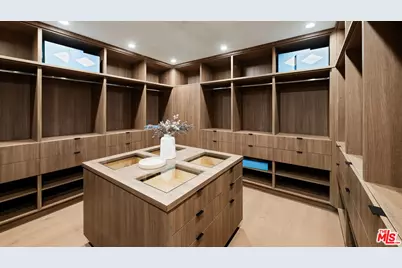 565 Toyopa Dr, Pacific Palisades, CA 90272 - Photo 31