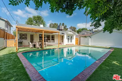 22140 Ybarra Rd, Woodland Hills, CA 91364 - Photo 45