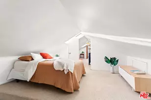 1147 Wilcox Pl, Los Angeles, CA 90038 - Photo 15