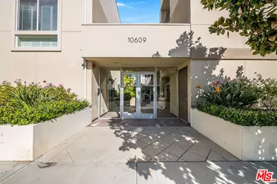10609 Bloomfield St #305, Toluca Lake, CA 91602 - Photo 1