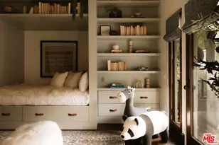 1046 N Norman Pl, Los Angeles, CA 90049 - Photo 29