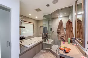 2473 La Condesa Dr, Los Angeles, CA 90049 - Photo 23