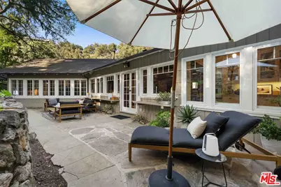 8050 Jovenita Canyon Dr, Los Angeles, CA 90046 - Photo 33