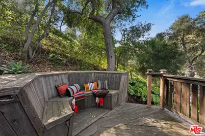 8050 Jovenita Canyon Dr, Los Angeles, CA 90046 - Photo 37