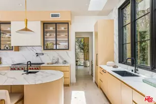 1749 Mandeville Ln, Los Angeles, CA 90049 - Photo 23