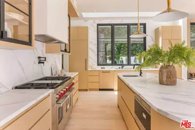 1749 Mandeville Ln, Los Angeles, CA 90049 - Photo 25