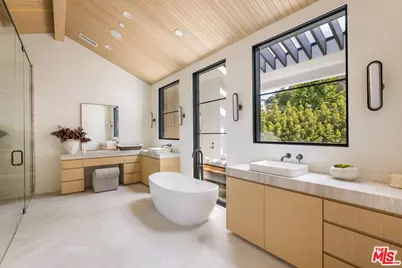 1749 Mandeville Ln, Los Angeles, CA 90049 - Photo 41