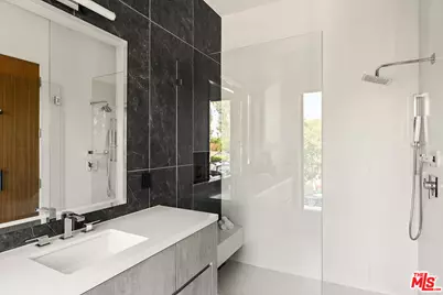 14812 Morrison St, Sherman Oaks, CA 91403 - Photo 27