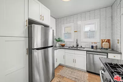 745 N Manhattan Pl, Los Angeles, CA 90038 - Photo 21