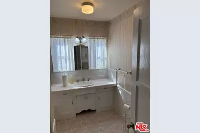 10210 S Manhattan Pl, Los Angeles, CA 90047 - Photo 21