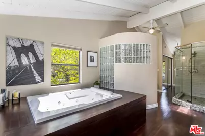 8606 Allenwood Rd, Los Angeles, CA 90046 - Photo 19