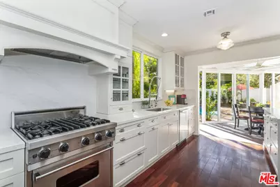 8606 Allenwood Rd, Los Angeles, CA 90046 - Photo 9