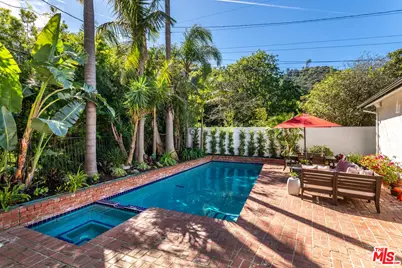 8606 Allenwood Rd, Los Angeles, CA 90046 - Photo 29