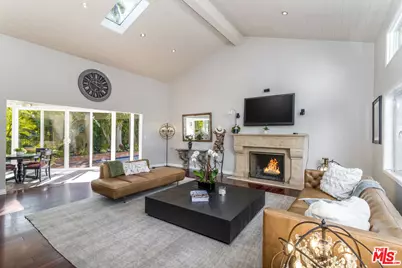 8606 Allenwood Rd, Los Angeles, CA 90046 - Photo 5
