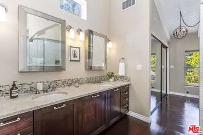 8606 Allenwood Rd, Los Angeles, CA 90046 - Photo 21