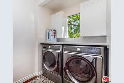 8606 Allenwood Rd, Los Angeles, CA 90046 - Photo 11