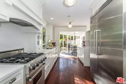 8606 Allenwood Rd, Los Angeles, CA 90046 - Photo 7