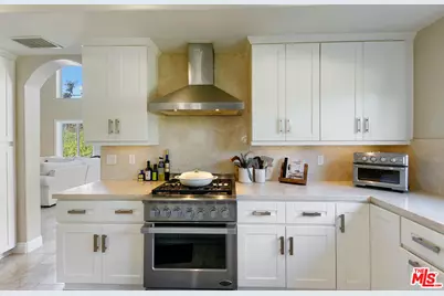 28905 W Beach Ln, Malibu, CA 90265 - Photo 19