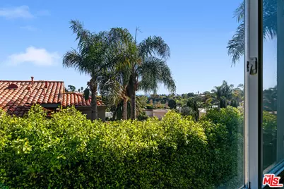 28905 W Beach Ln, Malibu, CA 90265 - Photo 45