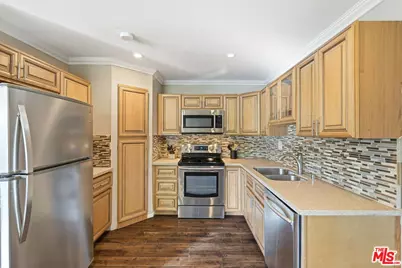 18601 Collins St #D27, Tarzana, CA 91356 - Photo 9