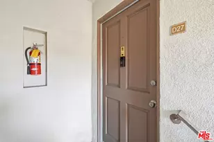 18601 Collins St, Tarzana, CA 91356 - Photo 3