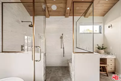 11621 Hesby St, Valley Village, CA 91601 - Photo 29