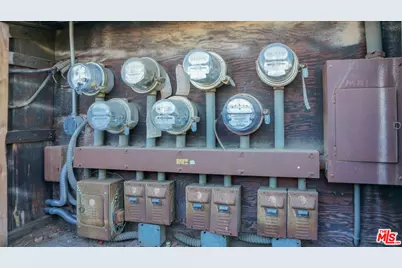 8425 S Western Ave, Los Angeles, CA 90047 - Photo 25