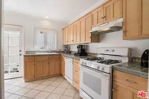 9037 Elevado St, West Hollywood, CA 90069 - Photo 23