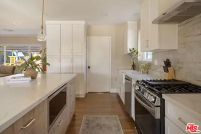 11855 Tiara St, Valley Village, CA 91607 - Photo 7