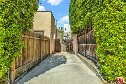 1135 N Coronado St, Los Angeles, CA 90026 - Photo 23