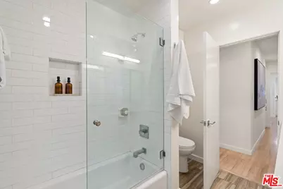 7667 Chisholm Ave, Van Nuys, CA 91406 - Photo 21