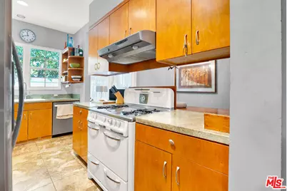 811 N Citrus Ave, Los Angeles, CA 90038 - Photo 9