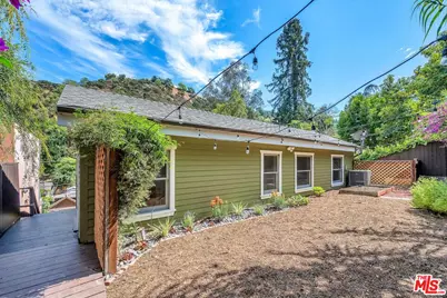 8621 Lookout Mountain Ave, Los Angeles, CA 90046 - Photo 17