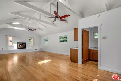 8621 Lookout Mountain Ave, Los Angeles, CA 90046 - Photo 33