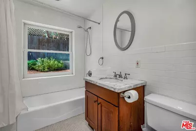 8621 Lookout Mountain Ave, Los Angeles, CA 90046 - Photo 15
