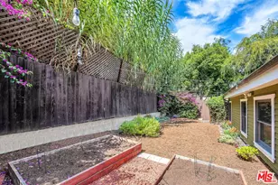 8621 Lookout Mountain Ave, Los Angeles, CA 90046 - Photo 19