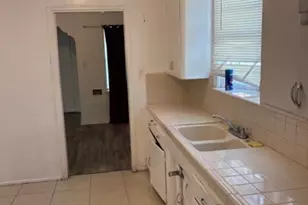 W 58th St, Los Angeles, CA 90037 - Photo 5