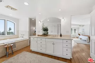 1284 Lago Vista Dr, Beverly Hills, CA 90210 - Photo 27