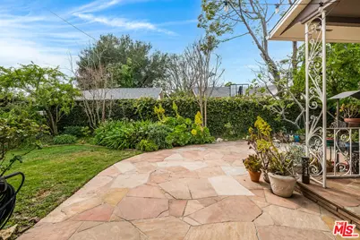 741 N Clybourn Ave, Toluca Lake, CA 91505 - Photo 21