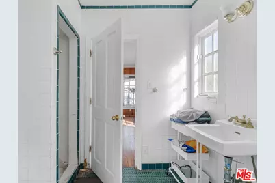 3289 Country Club Dr, Los Angeles, CA 90019 - Photo 33