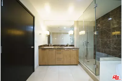 702 S Serrano Ave #504, Los Angeles, CA 90005 - Photo 35