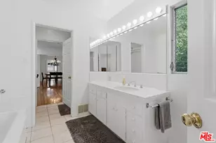 172 S Woodburn Dr, Los Angeles, CA 90049 - Photo 11