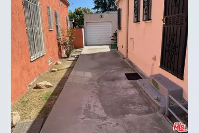3766 Cimarron St, Los Angeles, CA 90018 - Photo 23