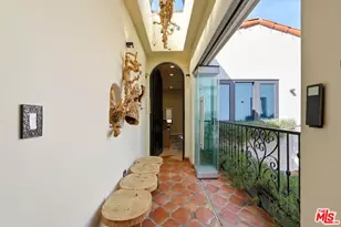 8237 Roxbury Rd, Los Angeles, CA 90069 - Photo 37