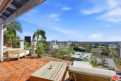 8237 Roxbury Rd, Los Angeles, CA 90069 - Photo 33