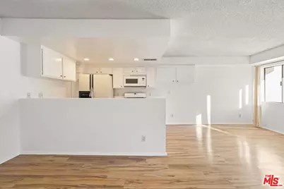 2700 Cahuenga Blvd #2216, Los Angeles, CA 90068 - Photo 15